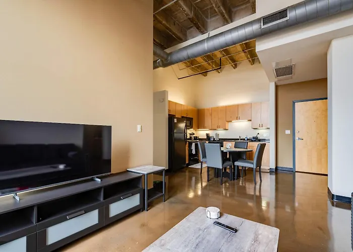 West Loop - Views With In & Out Parking 5 *