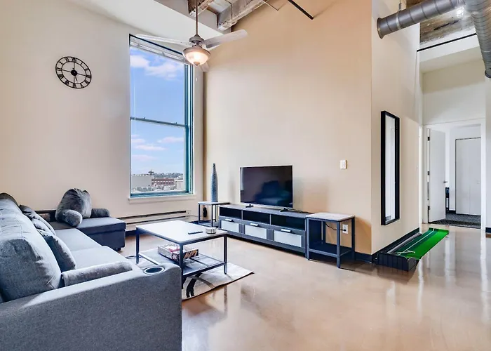 West Loop - Views With In & Out Parking 5 *