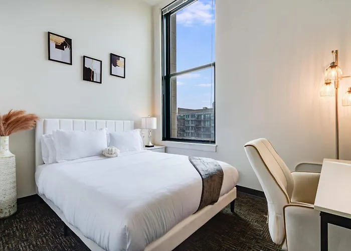 West Loop - Views With In & Out Parking 5 Apartment Chicago